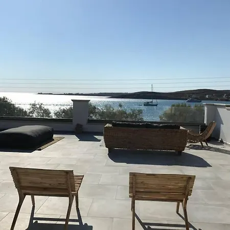 La Vela. Sea Front With 100m Veranda Párosz