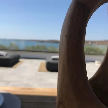 La Vela. Sea Front With 100m Veranda Páros